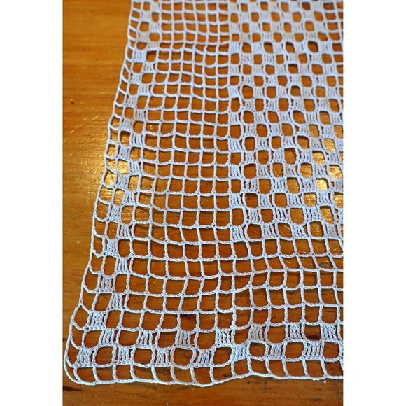 Doily Crocheted Runner Doily Vintage Ecru Runners and a Doily Long  T6 - Picture 5 of 5